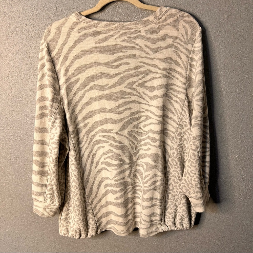 Chicos‎ Women’s Animal Print White Gray 3/4 Sleeve Pullover Sweater Size XL - Picture 6 of 6
